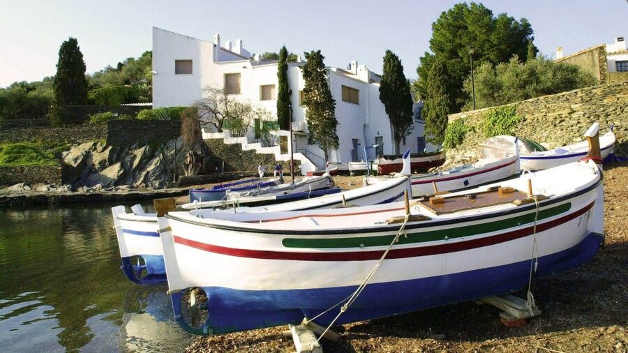 From Barcelona: Dalí Triangle and Cadaques Tour - Guides and group size: why the small format feels different