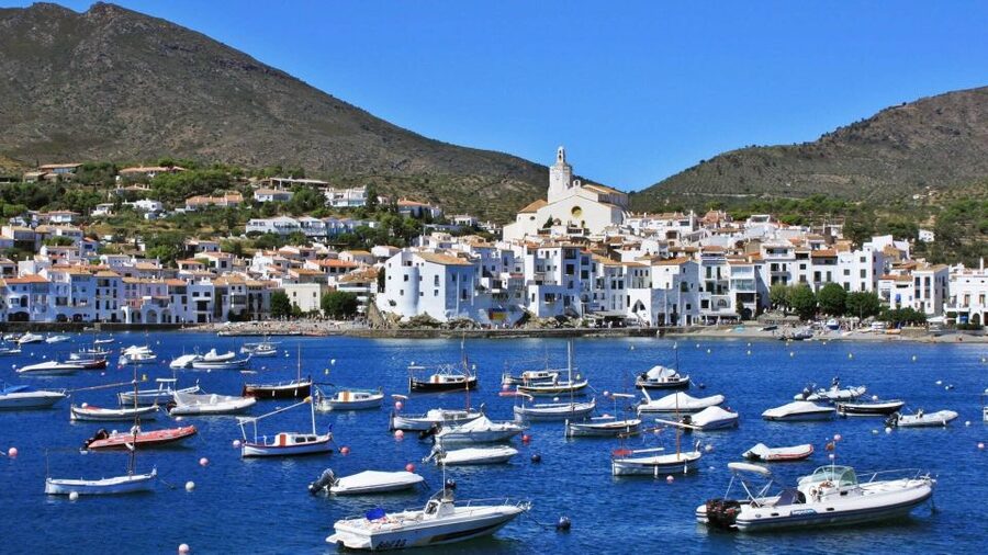 From Barcelona: Dalí Triangle and Cadaques Tour - Figueres: the Dalí Theatre-Museum and how to actually see it