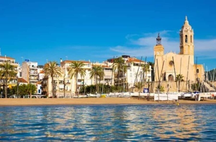 From Barcelona: Excursion to Montserrat, Tarragona, and Sitges - Where the tour shines: guide-led sightseeing that keeps you oriented