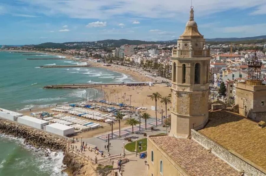 From Barcelona: Excursion to Montserrat, Tarragona, and Sitges - Who should book this tour