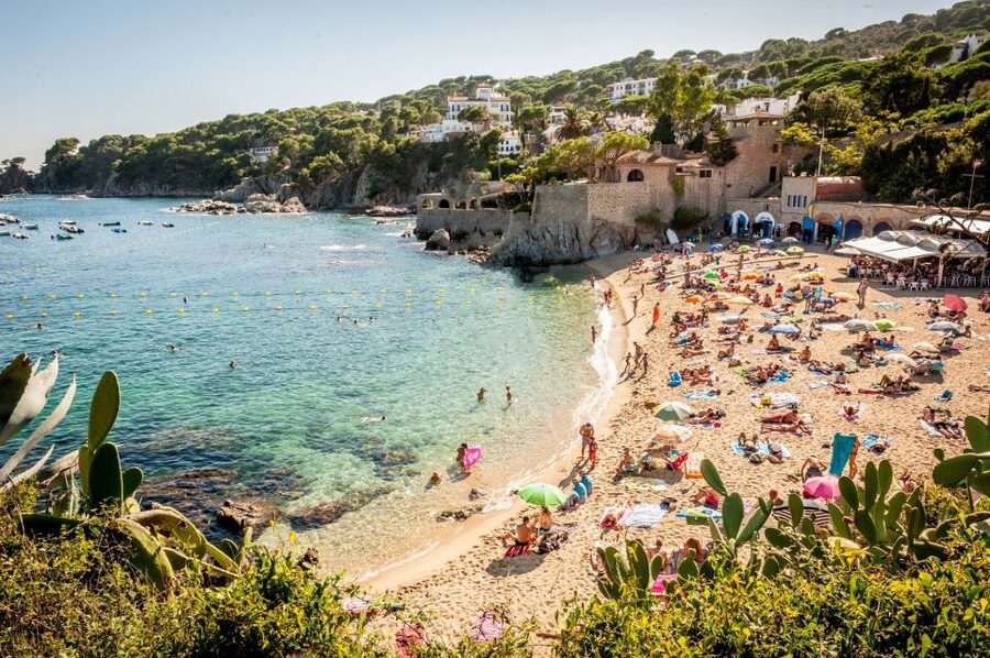 From Barcelona: Girona and Costa Brava Day Tour - Lunch on your own in Calella de Palafrugell (how to make it work)