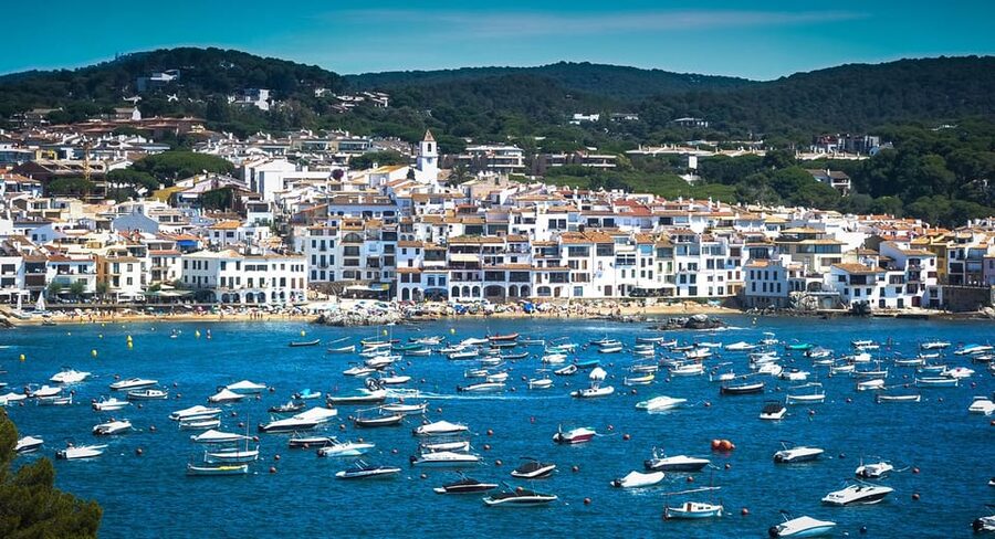 From Barcelona: Girona and Costa Brava Day Tour - Morning pickup in Barcelona and the van ride pace