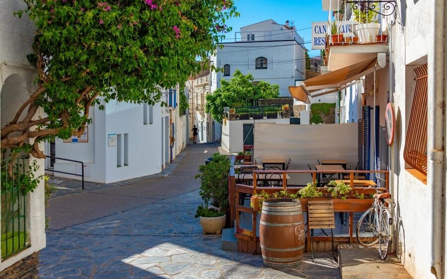 From Barcelona: Girona, Figueres, Dalí Museum, and Cadaqués - Girona’s Old Lanes and the Jewish Quarter Walk