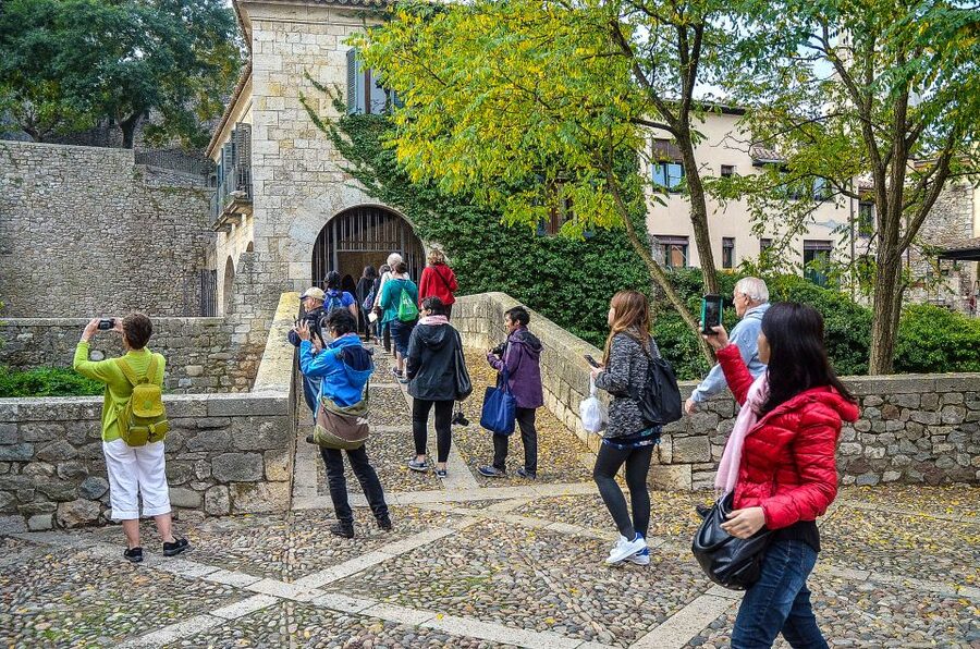 From Barcelona: Girona Full day tour - Old Town streets and the Jewish Quarter: where you slow down on purpose