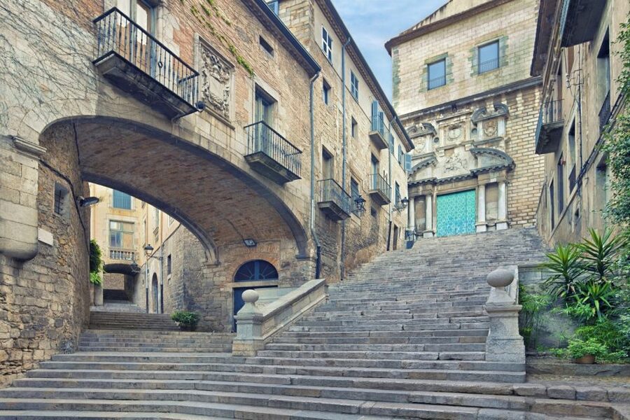 From Barcelona: Girona Full day tour - The city walls and panoramic views: the climb that pays off