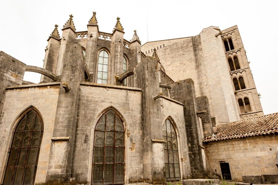 From Barcelona: Girona Guided Tour & Dalí Museum in Figueres - Figueres and the Dalí Theatre-Museum: Why the Building Is Part of the Art