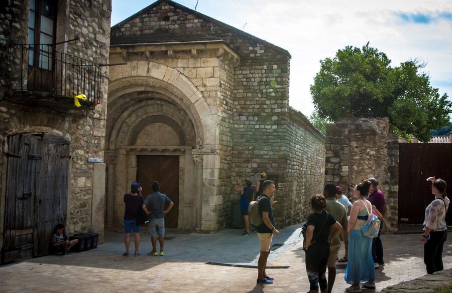 From Barcelona: Medieval Villages Day Tour - Besalú’s Arcaded Streets and 12th-Century Mikveh