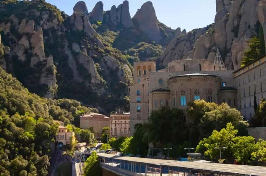 From Barcelona: Montserrat, Cavas Codorniu, and Sitges - Starting in Barcelona: Meeting at Casa Les Punxes / Terradas House