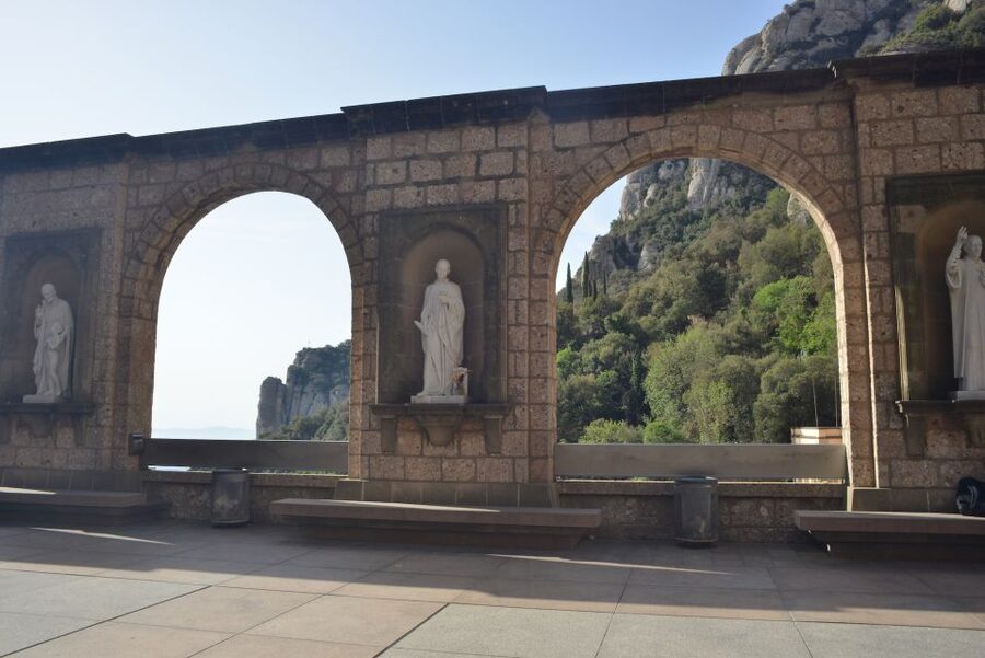 From Barcelona: Private Montserrat and Boutique Winery Tour - Montserrat and Penedès in one 10-hour loop