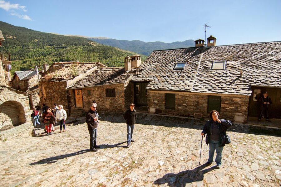 From Barcelona: Pyrenees Mountains Day Tour - Food in the Pyrenees: plan for lunch gaps and make the day easier on yourself
