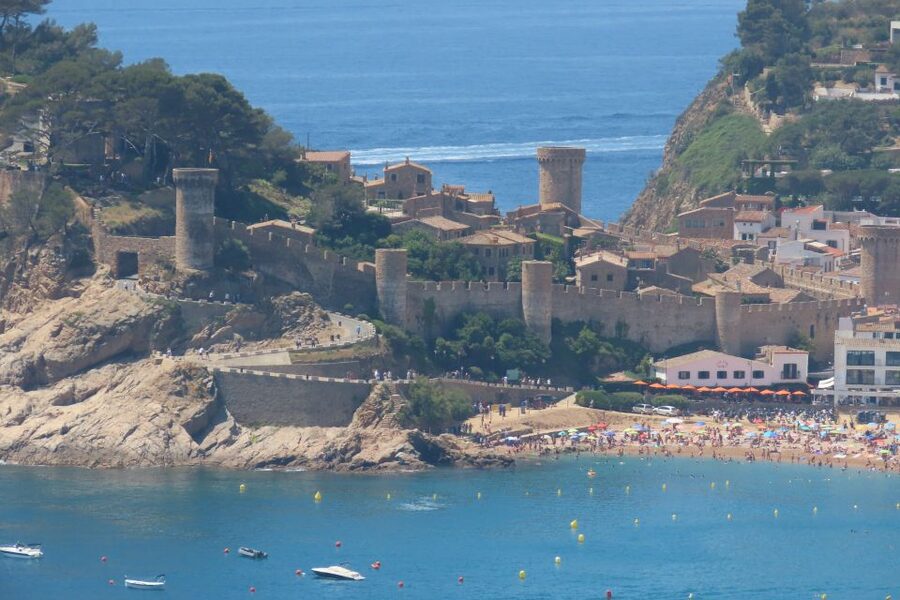 From Barcelona: Tossa de Mar Scuba Diving and 3-Course Meal - From Barcelona to Tossa: Private van comfort and the Costa Brava run