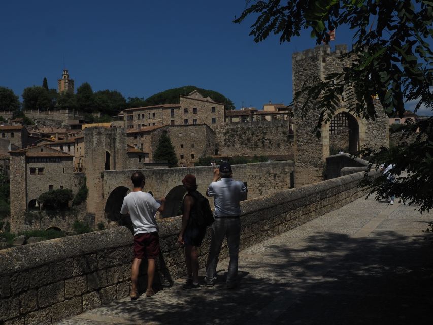 From Girona: Besalú, Banyoles & Historical Garrotxa Day Trip - A guide can make or break the day