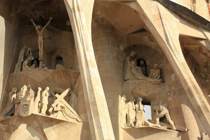 Full-Day Private Guided All Inclusive Barcelona Shore Excursion - Sagrada Familia: Gaudí’s light effects and storytelling that clicks