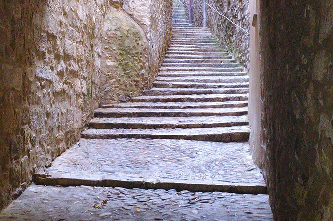 Game Of Thrones Walking Tour in Girona - The Romanesque Church Stop and the Samwell Reference