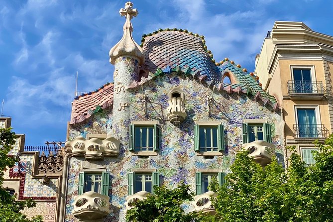 Gaudí and Barcelona Legends - Private Tour - Meeting at Farmàcia La Pedrera, ending at Palau de la Música