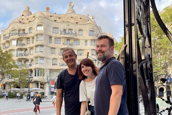 Gaudí and Barcelona Legends Walking Tour - Walking into Gaudí’s Barcelona: the vibe and the value