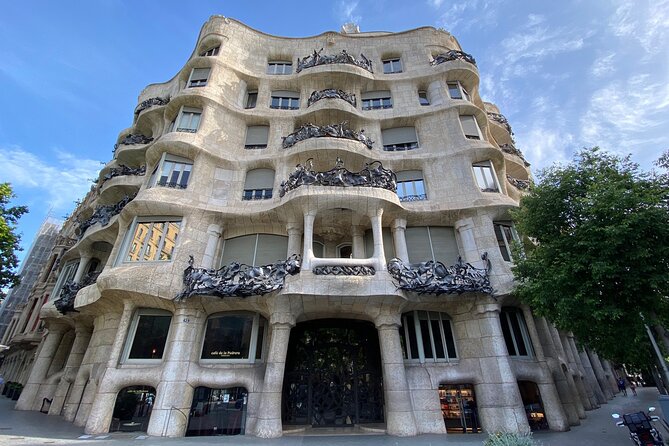 Gaudí and Barcelona Legends Walking Tour - Who the guide experience really matters (Michael, Christian, and the pace)