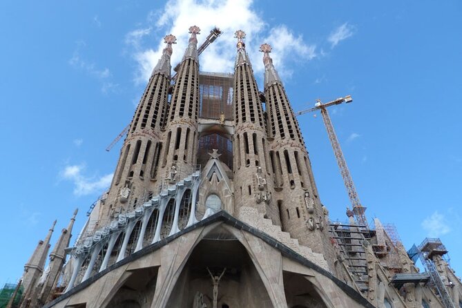Gaudi and La Sagrada Familia Exterior Self-Guided Audio Tour - Offline Audio, Two Languages, and Your Own Headphones