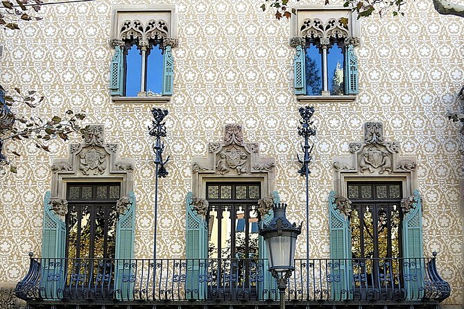 Gaudí and Modernism - Private Walking Tour - Passeig de Gràcia: luxury, bourgeois power, and the street as a stage