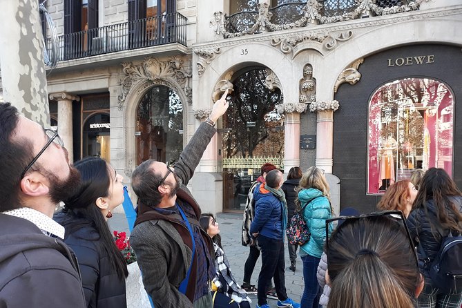 Gaudí and Modernism - Private Walking Tour - Bancs Fanals: streetlamps that act like a symbolic warning label