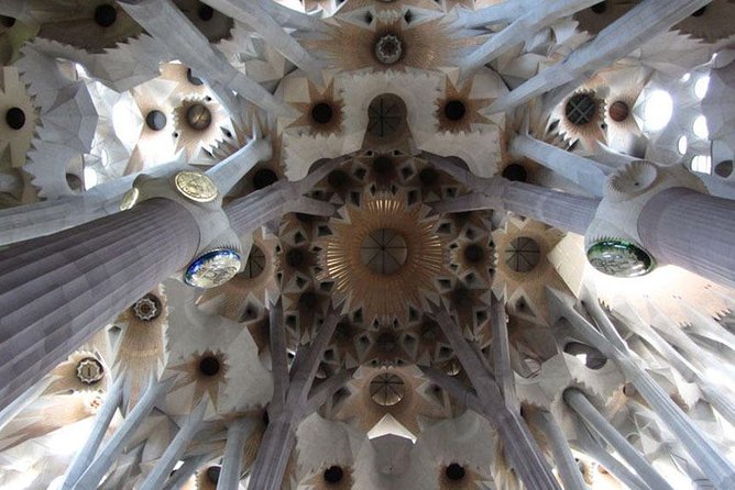 Gaudí Essential : Sagrada Familia Guided Tour - All Five Floors: The Shortcut Through Complexity