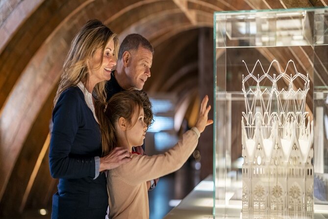 Gaudi Guided Tour: Casa Batllo, La Pedrera & Casa Vicens - Casa Batlló: the guided hour that helps you read the building