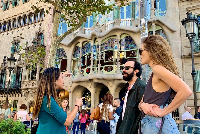Gaudi, Modernisme And Spanish Wine - Starting at Apple on Passeig de Gràcia