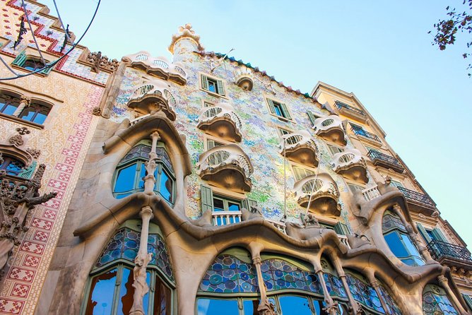 Gaudi Private Tour with Sagrada Familia & Park Guell Tickets - Casa Milà (La Pedrera) and Casa Batlló: what you see from the outside