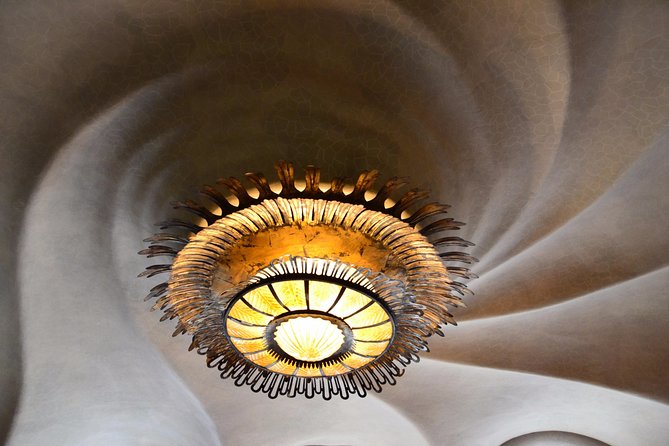 Gaudi's Casa Batlló and La Pedrera with Chocolate Tasting - Casa Amatller chocolate tasting: a break that actually fits the route