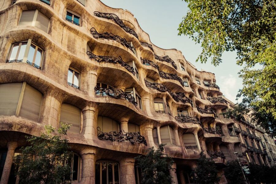 Gaudi's Masterpieces Private Tour in Barcelona - Starting at Carrer de Mallorca: how the private day really runs