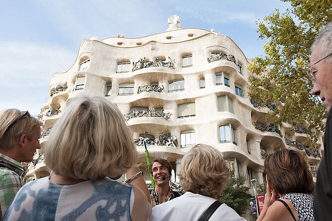 Gaudi & Sagrada Familia Donation-Based Tour in English - Where the tour starts: Plaça Reial and easy orientation