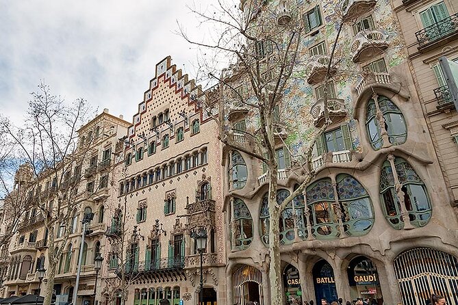 Gaudi & Sagrada Familia Donation-Based Tour in English - Palau Güell: spotting Gaudí’s imagination from street level