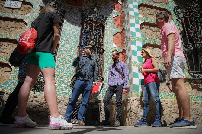 Gaudi UNESCO Highlights Small Group Bike Tour - Guides and the Q&A factor (why it makes the tour feel personal)