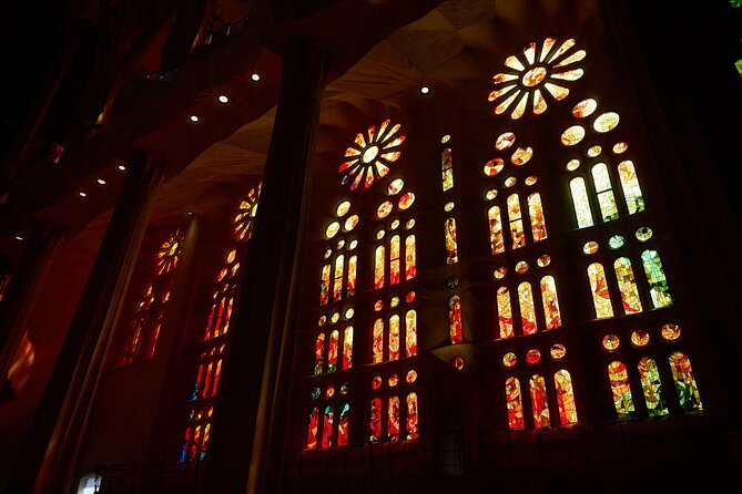 Gaudis Sunset Sagrada Familia and Parc Güell Guided English Tour - Why this afternoon route works for Sagrada Familia and Park Güell