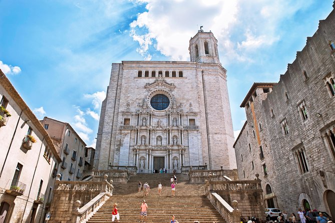 Girona & Costa Brava Small-Group Tour with Pickup from Barcelona - Girona’s Old Town and Onyar River: Colorful Facades With Real Context