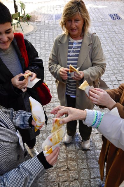 Girona Evening Food Tour & Tapas Bar Experience - Meeting at Plaza de la Independència: your 5:30 PM food-walk kickoff