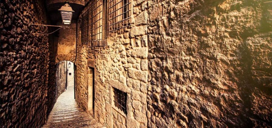 Girona: Game of Thrones Small Group Tour - How the iPad scene comparisons make it click