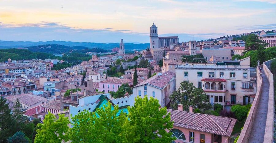 Girona: Guided 2-Hour Walking Tour with Food Tasting - Why a 2-Hour Walking Tour Works So Well in Girona