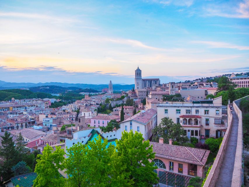Girona: Guided 2-Hour Walking Tour with Food Tasting - Roman Roots to Medieval Streets: What the Guide Turns Into a Story
