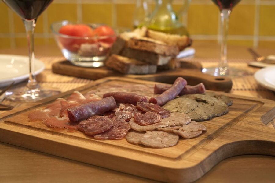 Girona: History and Gastronomy Small Group with Tastings - The medieval Jewish quarter: seeing it as a living neighborhood