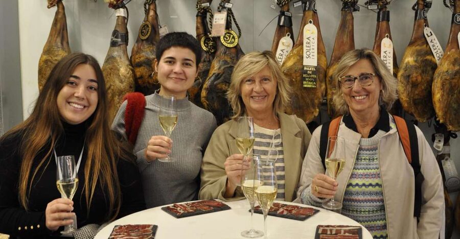 Girona Morning Food Tour & Local Market - Casa Cacao stop: photos and a little breathing room