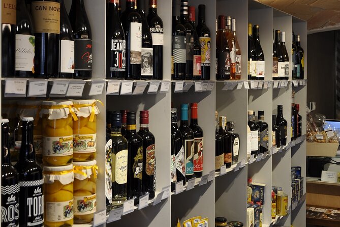 Girona Morning Food Tour & Local Market - Stop 4: Carrer de les Ballesteries cheese and wine specialist