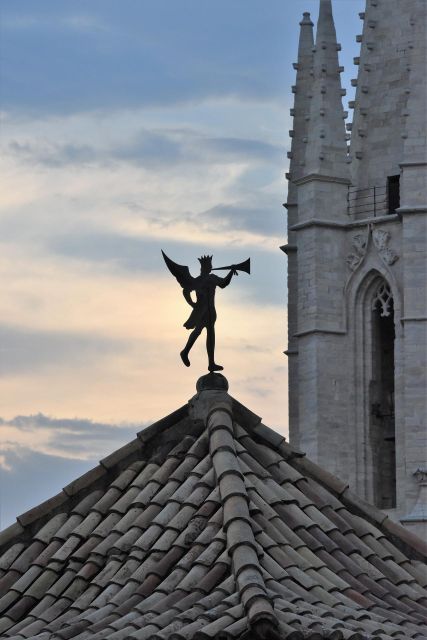 Girona - Private Historic Walking Tour - Starting at the Staircase of the Eiffel Bridge