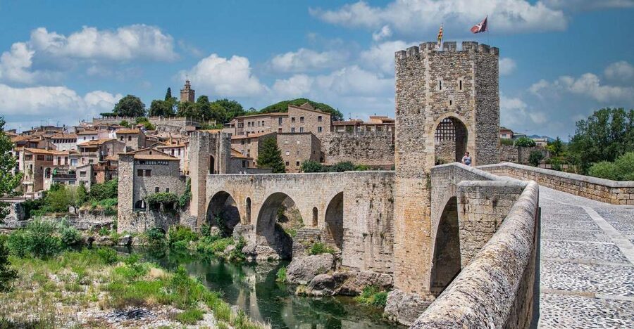 Girona - Private Historic Walking Tour - German Garden behind the cathedral: shade, ruins, and easy photos