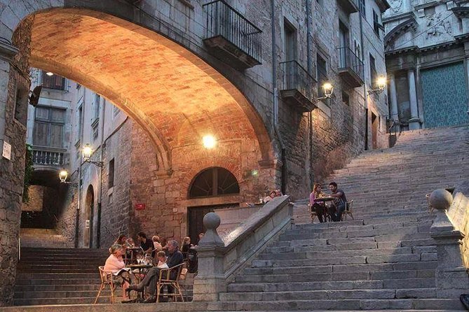 Girona: Private History Tour - Girona’s medieval walls and the Onyar River: the setting that makes history click