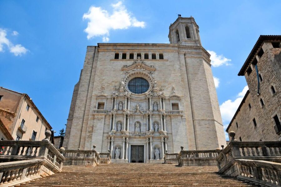 Girona: Self-guided Audio City Tour on Your Phone - How the Independence Square to Sant Feliu walk works on your phone