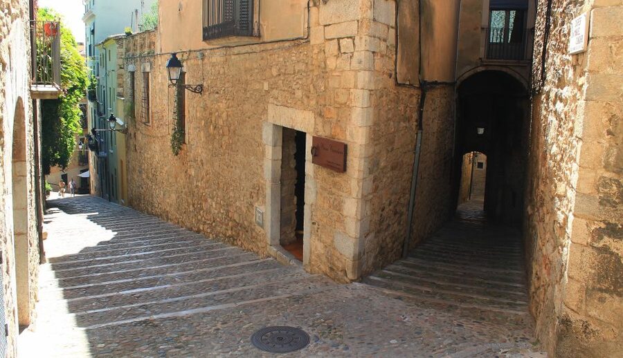 Girona: Small Group Walking Tour - Meeting points, timing, and how 2.5 hours plays out
