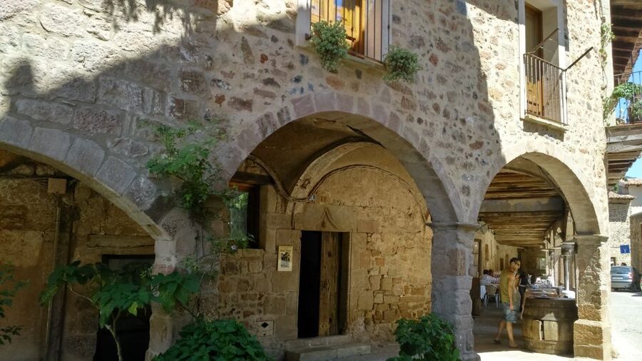 Girona: Volcano Area, Besalú, and Banyoles Lake Tour - Key things that make this tour worth it