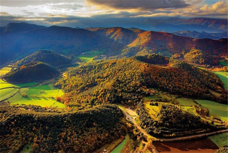Girona: Volcano Area, Besalú, and Banyoles Lake Tour - La Garrotxa Volcanic Zone: the crater hermitage and the “okay, wow” hike