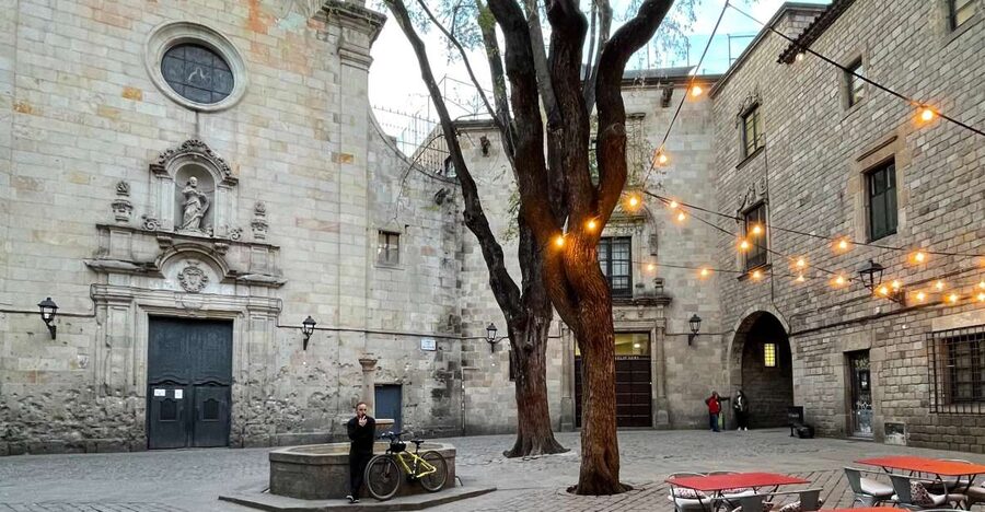 Gothic Quarter and Old City - Why the Gothic Quarter Feels Different at Sunset